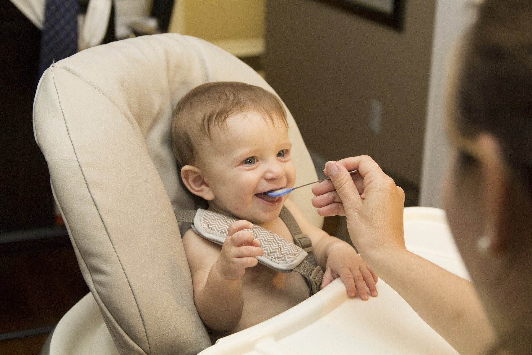 brush baby weaning tips with teeth wipes, baby toothbrush and infant teething toothpaste